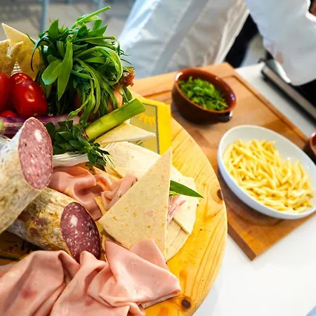 Alexandra Bb & Brunch - Front - Healthy Xxl Breakfast & Brunch Until 12 30 - Parking Included