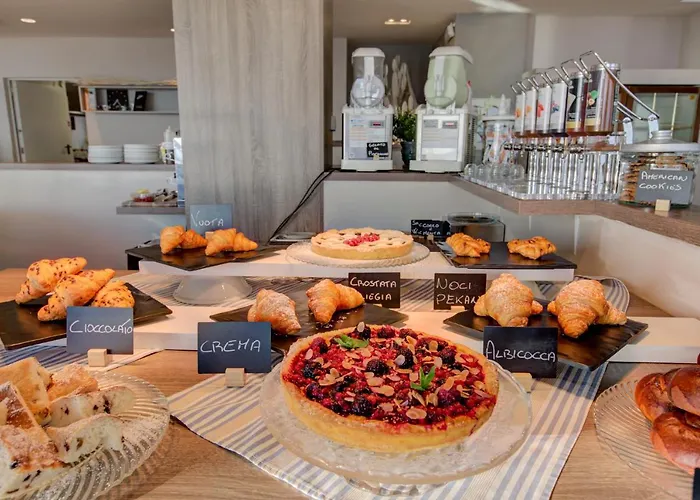 Hotel Alexandra Bb & Brunch - Front - Healthy Xxl Breakfast & Brunch Until 12 30 3*