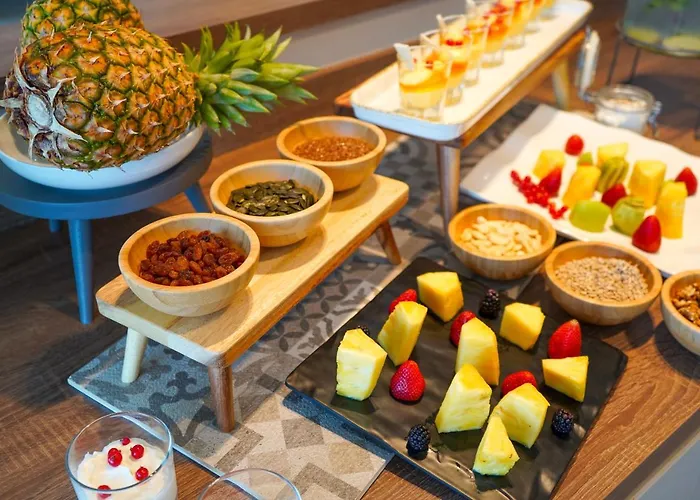 Alexandra Bb & Brunch - Front - Healthy Xxl Breakfast & Brunch Until 12 30 Hotel 3*