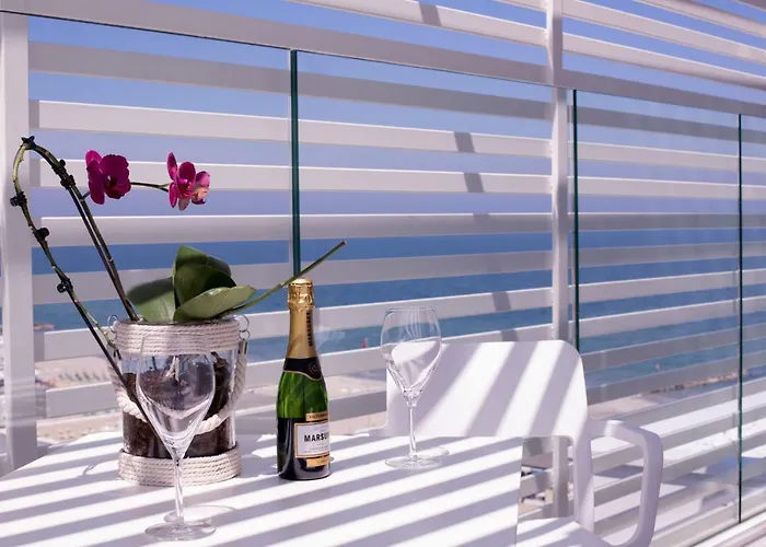 Alexandra Bb & Brunch - Front - Healthy Xxl Breakfast & Brunch Until 12 30 - Parking Included 3*