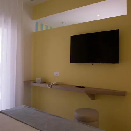 מלון Alexandra B&B & Brunch -Beach Front Parking Included מיסאנו אדריאטיקו