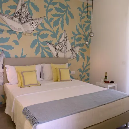 Alexandra B&B & Brunch -Beach Front Parking Included 3*