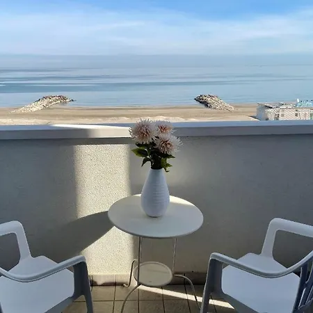 Alexandra B&B & Brunch -Beach Front Parking Included מלון מיסאנו אדריאטיקו