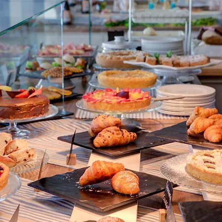 Hotel Alexandra - Front - Healthy Xxl Breakfast & Brunch Until 12 30 - Parking Included