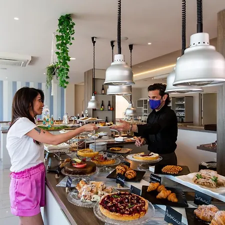 Hotel Alexandra - Front - Healthy Xxl Breakfast & Brunch Until 12 30 - Parking Included Misano Adriatico