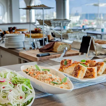 Hotel Alexandra Bb & Brunch - Front - Healthy Xxl Breakfast & Brunch Until 12 30 - Parking Included