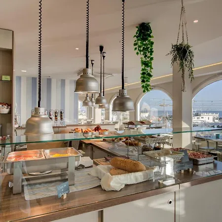 Alexandra - Front - Healthy Xxl Breakfast & Brunch Until 12 30 - Parking Included 3*