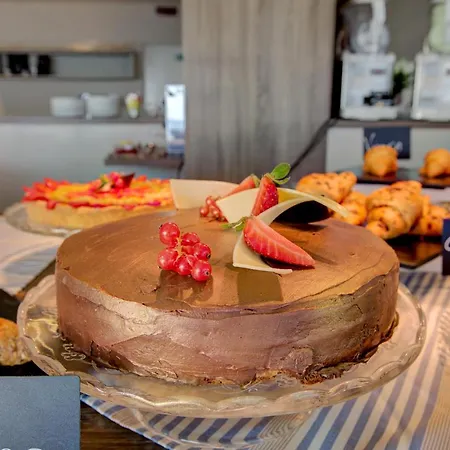 מלון Alexandra B&B & Brunch -Beach Front Parking Included מיסאנו אדריאטיקו