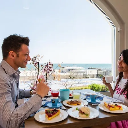 Hotel Alexandra - Front - Healthy Xxl Breakfast & Brunch Until 12 30 - Parking Included Misano Adriatico