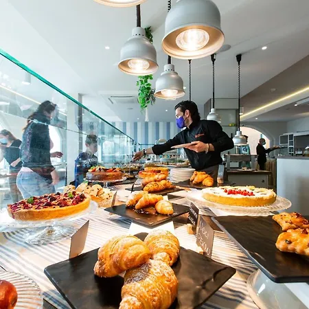 Alexandra - Front - Healthy Xxl Breakfast & Brunch Until 12 30 - Parking Included Hotel 3*