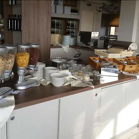 Alexandra B&B & Brunch -Beach Front Parking Included 3*