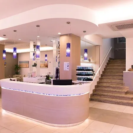 Alexandra B&B & Brunch -Beach Front Parking Included מלון מיסאנו אדריאטיקו