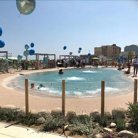 Alexandra B&B & Brunch -Beach Front Parking Included מלון מיסאנו אדריאטיקו