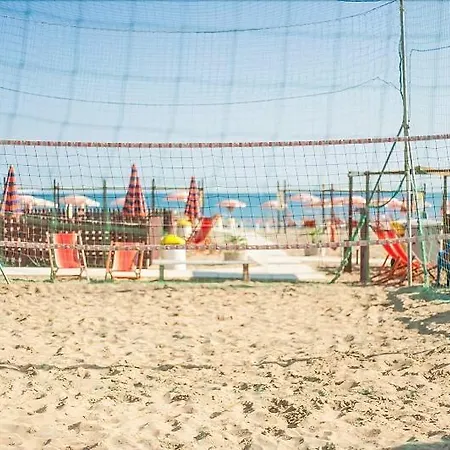 Alexandra B&B & Brunch -Beach Front Parking Included 3*