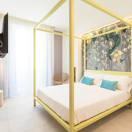 Alexandra B&B & Brunch -Beach Front Parking Included 3*