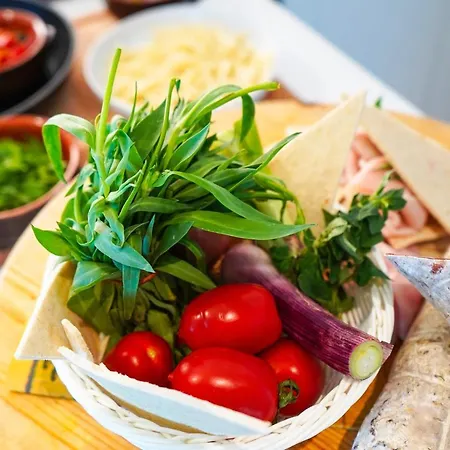 Alexandra Bb & Brunch - Front - Healthy Xxl Breakfast & Brunch Until 12 30 - Parking Included Hotel