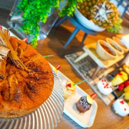 Alexandra B&B & Brunch -Beach Front Parking Included מלון 3*