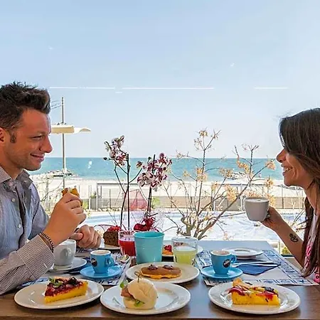 Alexandra & Brunch -beach Front Parking Included Misano Adriatico