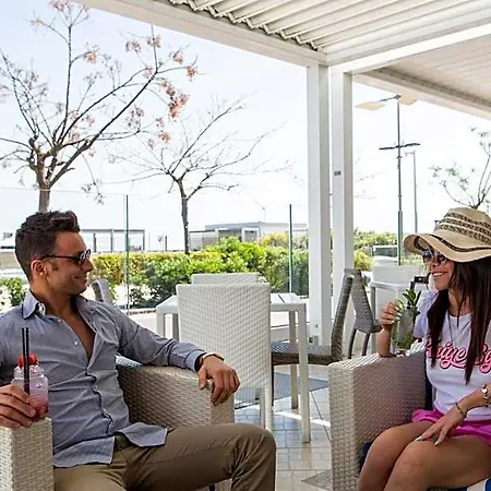 Alexandra & Brunch -beach Front Parking Included Misano Adriatico