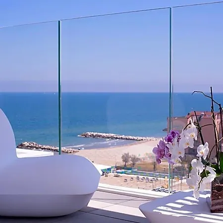 Alexandra & Brunch -beach Front Parking Included 3*