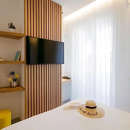 Alexandra & Brunch -beach Front Parking Included 3*