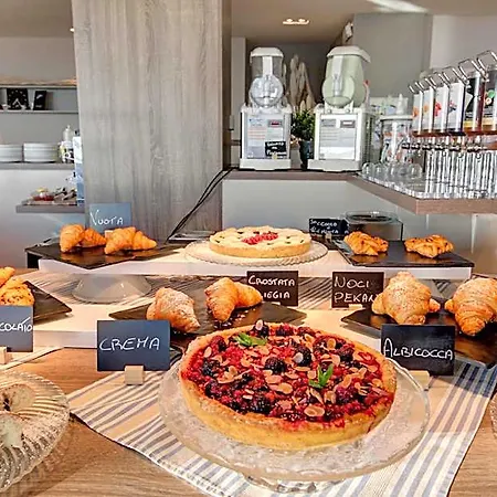 Alexandra & Brunch -beach Front Parking Included Hotel 3*
