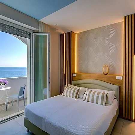 Alexandra & Brunch -beach Front Parking Included Hotel 3*