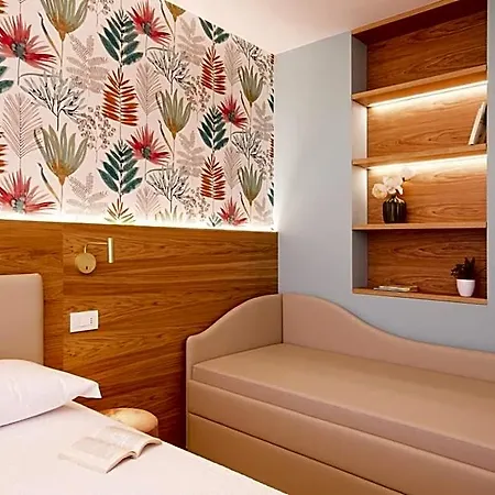 Alexandra & Brunch -beach Front Parking Included Hotel 3*