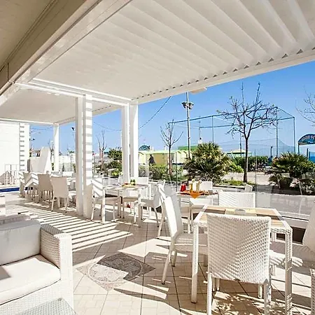 Hotel Alexandra & Brunch -beach Front Parking Included 3*