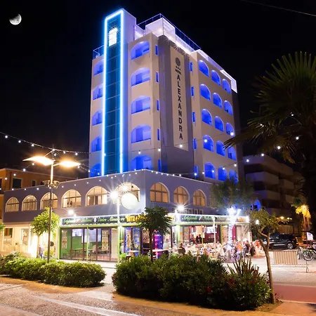 Alexandra B&B & Brunch -Beach Front Parking Included מלון 3*