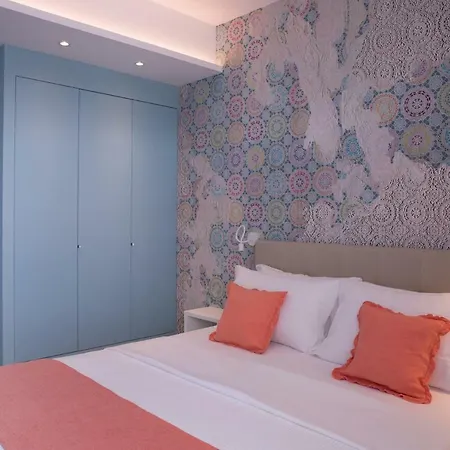 Alexandra B&B & Brunch -Beach Front Parking Included 3*