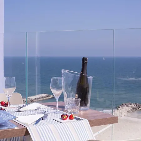 מלון Alexandra B&B & Brunch -Beach Front Parking Included