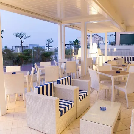 Alexandra B&B & Brunch -Beach Front Parking Included מיסאנו אדריאטיקו