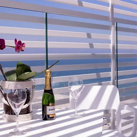 Alexandra B&B & Brunch -Beach Front Parking Included 3*
