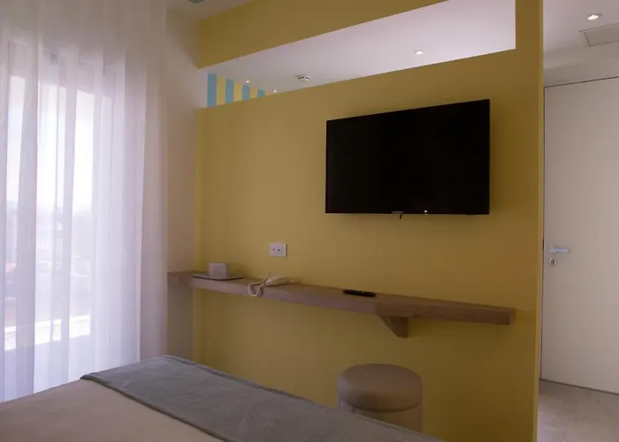 Hotell Alexandra Bb & Brunch - Front - Healthy Xxl Breakfast & Brunch Until 12 30 Misano Adriatico