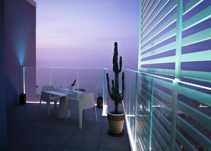 Alexandra Bb & Brunch - Front - Healthy Xxl Breakfast & Brunch Until 12 30 Hotell 3*