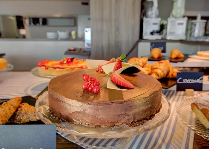 فندق Alexandra Bb & Brunch - Front - Healthy Xxl Breakfast & Brunch Until 12 30 ميسانو ادرياتيكو