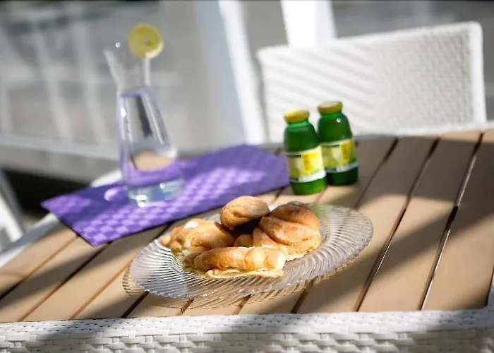 Alexandra Bb & Brunch - Front - Healthy Xxl Breakfast & Brunch Until 12 30