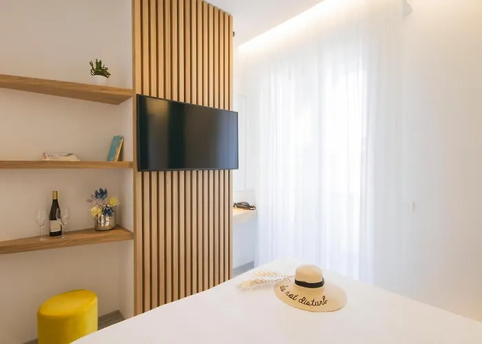 Alexandra Bb & Brunch - Front - Healthy Xxl Breakfast & Brunch Until 12 30 - Parking Included ميسانو ادرياتيكو